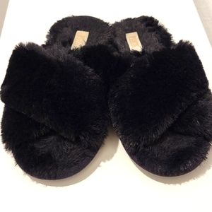 PINK fuzzy fur slides / slippers, black, small